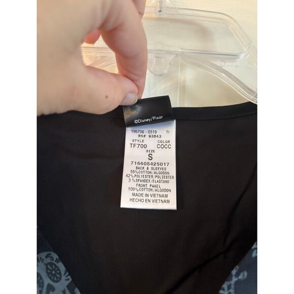 Coco Cherokee Scrubs Tooniforms Disney Mens V Neck Top Size Small NWT - Picture 6 of 7